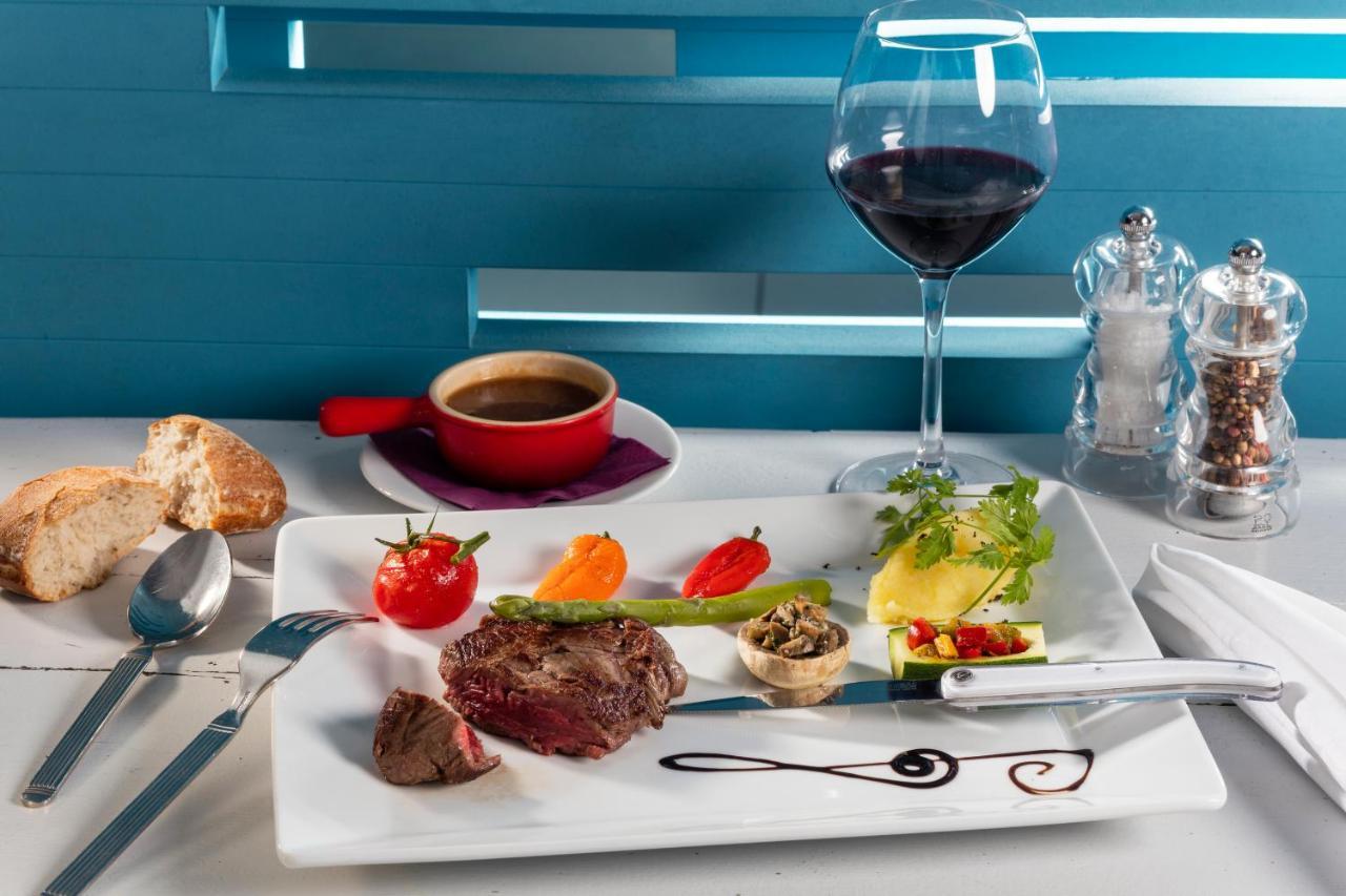 Hotel Restaurant De La Mer Гольф-Жуан Экстерьер фото