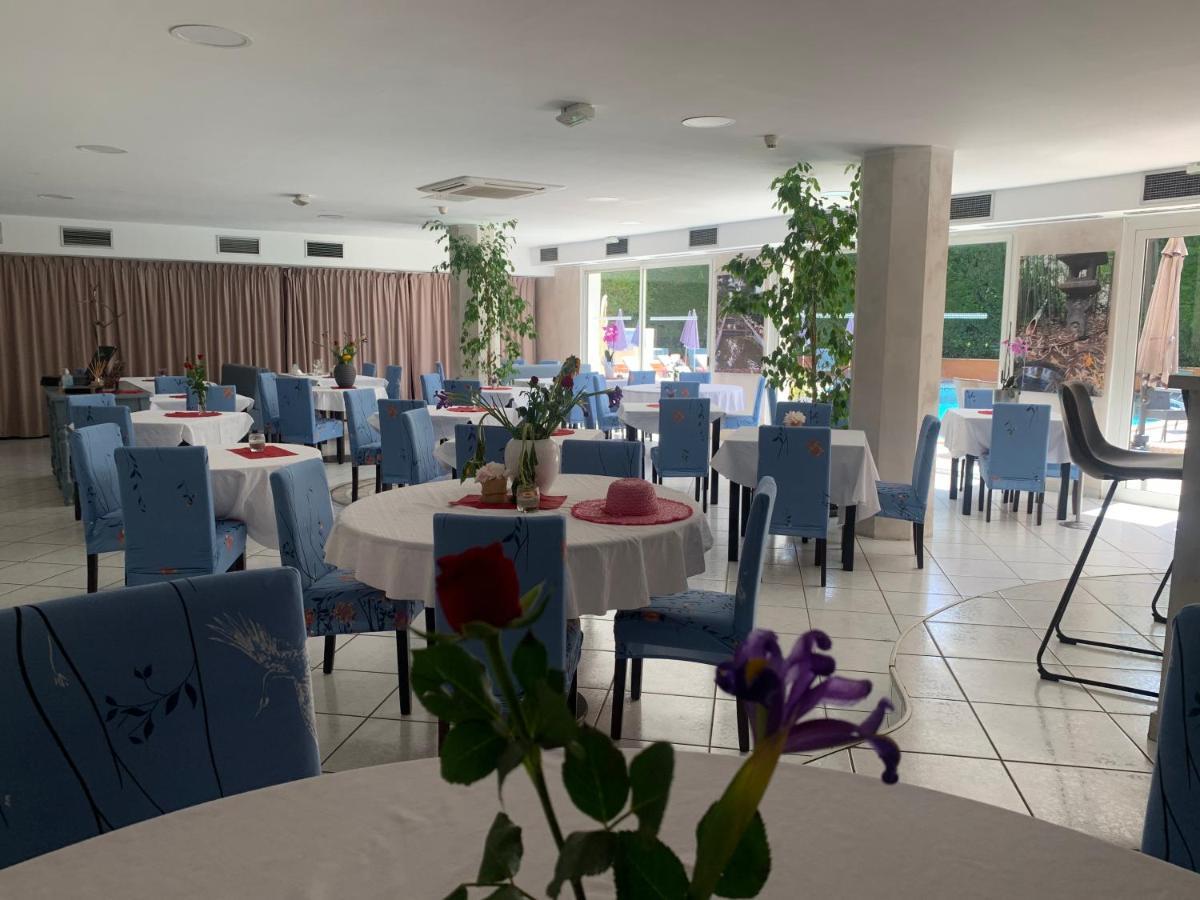 Hotel Restaurant De La Mer Гольф-Жуан Экстерьер фото