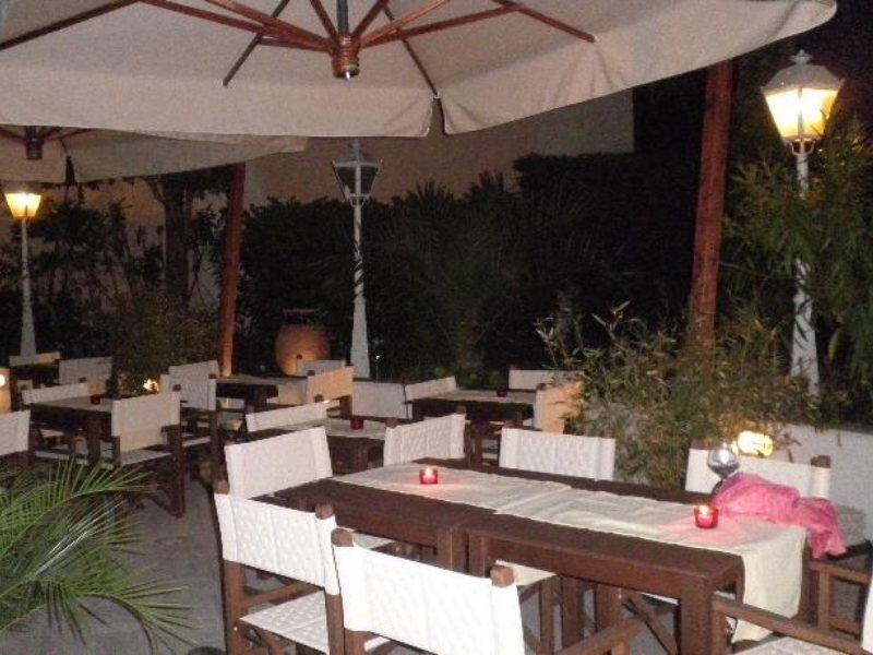 Hotel Restaurant De La Mer Гольф-Жуан Экстерьер фото